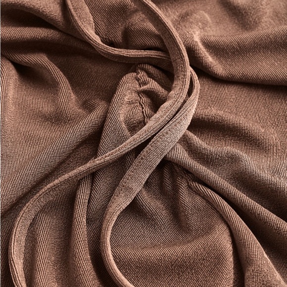 H&M stretchy maxi skirt - Picture 3 of 5